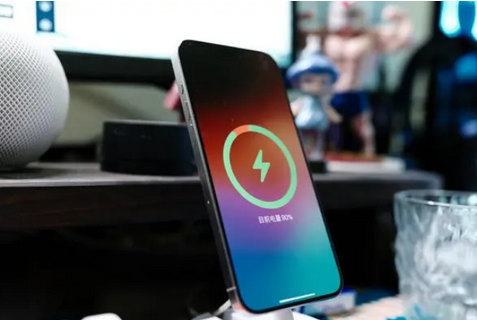 汤阴苹果15换屏服务分享用什么充电器给iPhone15充电更好 